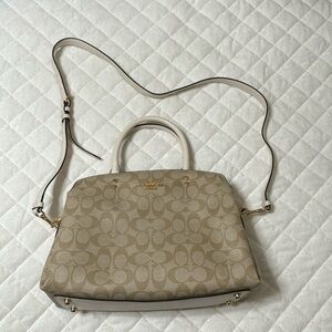 Lillie Carryall In Signature Canvas khaki/light khaki/chalk